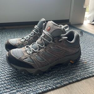 NWOT Merrell Women’s Moab 3 - Altitude